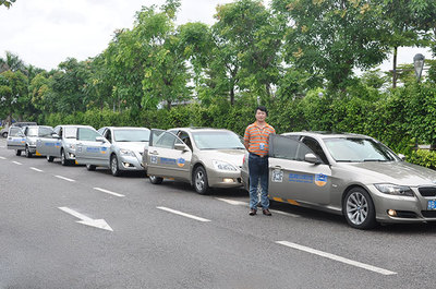 深圳市鑫順安汽車陪駕服務 - 企業風采 - 換證服務